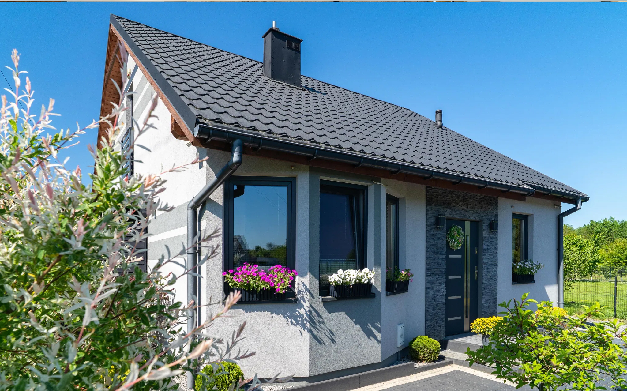 Read more about the article Nowoczesny dom 125m², działka 8ar-klimatyczny taras, duży garaż ! ! !